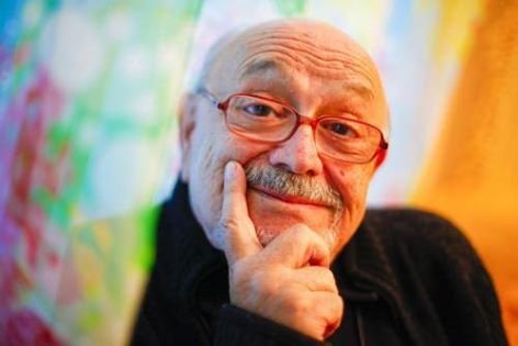 "A bosszúvágy lehet valóban jogos. Ha az embert mélyen megbántották, ha tisztességtelenek, aljasak voltak vele, ha rosszindulatból cselekedtek ellene, akkor természetes, hogy azt érzi, ezt meg kellene bosszulni. Isten mégis azt mondja: ne t...edd! Gondold végig, érezd át, de ne tedd meg! Mert ha megteszed, akkor belegonoszulsz. Mert a bosszú, az átok bumeránghatású, visszatér a te fejedre. Én azt mondom: ha képes vagy valamiképpen feloldani a benned feszülő indulatot és görcsöt, akkor sokkal jobban jársz, ha megbocsátasz. Ha nem, akkor el kell fogadnod, hogy nem tudod feloldani – de akkor se tekerd ki a másik nyakát! Bízd az Istenre, hogy tegyen vele, amit jónak lát." </p>
<p>Popper Péter