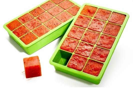 Egy igazi háziasszony nem csak finoman főz, de számos konyhai trükköt is ismer, mint például hogyan lehet kristálytiszta jégkockát készíteni, pontosan kettévágni a tortalapot vagy egyszerűen és gyorsan fokhagymát pucolni. Az alábbi ötletek...